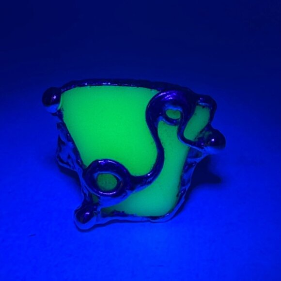 Uranium Glass Silver-Blend Statement Ring Artisan Handcrafted Glows W/ UV Light - Picture 3 of 14